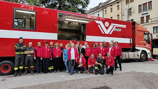 I volontari del Circolo ricreativo dei Vigili del fuoco I volontari del Circolo ricreativo dei Vigili del fuoco