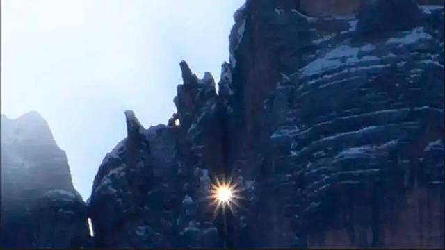 Il Diamante tra la Torre d'Alleghe e la Torre Valgrande, nel Civetta