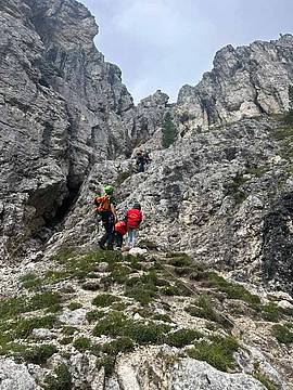 Forte temporale, donna colpita da un fulmine e famiglia recuperata in ferrata