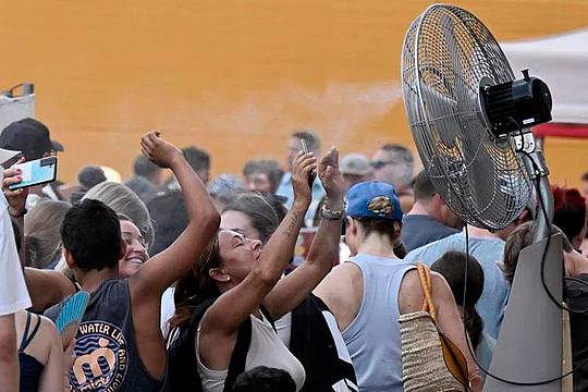 roma_caldo_turisti_afp
