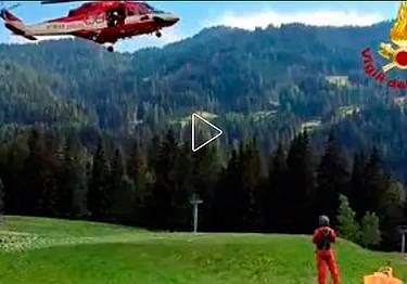Ecco le immagini del salvataggio dei due cani a Selva di Cadore Ecco le immagini del salvataggio dei due cani a Selva di Cadore