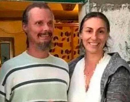 Nathan Trevallion e Catherine Birmingham, i genitori della 'famiglia nel bosco'