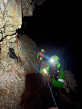 sulla-parete-della-Tofana-di-Rozes-da-ieri-a-8-9-tiri-dalla-fine-della-via-Costantini---Apollonio 1 sulla-parete-della-Tofana-di-Rozes-da-ieri-a-8-9-tiri-dalla-fine-della-via-Costantini---Apollonio 1