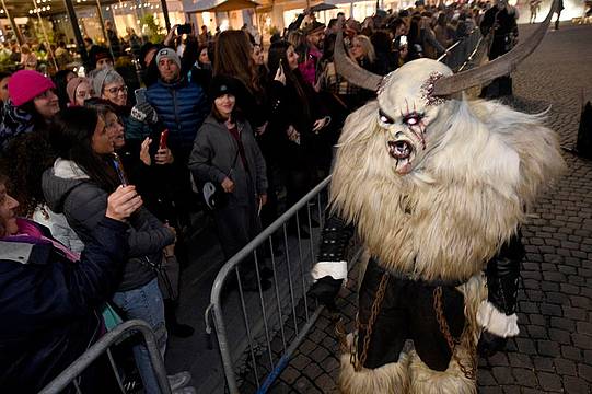 Sfilata pdei Krampus Comelgo e Haydental