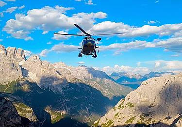 Recuperata coppia sui Cadini di Misurina e 5 turisti sopra il lago Sorapis Recuperata coppia sui Cadini di Misurina e 5 turisti sopra il lago Sorapis