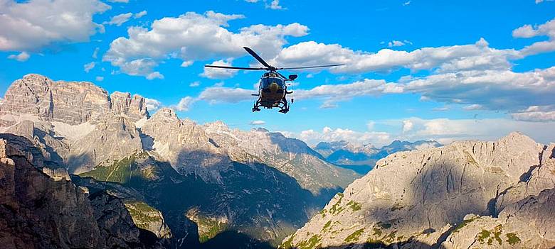 Recuperata coppia sui Cadini di Misurina e 5 turisti sopra il lago Sorapis Recuperata coppia sui Cadini di Misurina e 5 turisti sopra il lago Sorapis