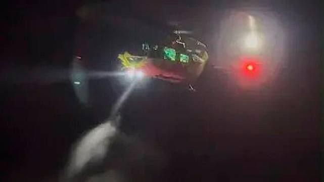 Cimon della Pala, si perde nella nebbia a 3.000 metri: climber salvato dopo ore, ferito un soccorritore Cimon della Pala, si perde nella nebbia a 3.000 metri: climber salvato dopo ore, ferito un soccorritore
