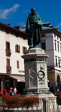 Statua di Tiziano a Pieve di Cadore Statua di Tiziano a Pieve di Cadore