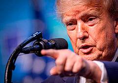 Trump e il nuovo attacco ai media - Cnn, MsNow e Politico cacciati dalla Casa Bianca Trump e il nuovo attacco ai media - Cnn, MsNow e Politico cacciati dalla Casa Bianca