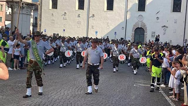 La Fanfara della Brigata Cadore in piazza Duomo La Fanfara della Brigata Cadore in piazza Duomo