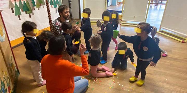 Laboratorio di teatro alla Happy School Laboratorio di teatro alla Happy School
