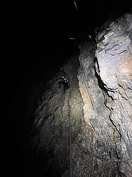 sulla parete della Tofana di Rozes da ieri a 8-9 tiri dalla fine della via Costantini - Apollonio sulla parete della Tofana di Rozes da ieri a 8-9 tiri dalla fine della via Costantini - Apollonio
