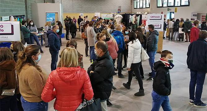 Fiera-Inform@---Nella-prima-giornata-oltre-2000-visitatori-alla-scoperta-delle-scuole-superiori. Fiera-Inform@---Nella-prima-giornata-oltre-2000-visitatori-alla-scoperta-delle-scuole-superiori.
