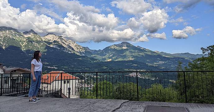 Cortile-panoramico-Curago-dove-si-terra-il-concerto