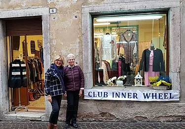 il mercatino vintage in piazza delle Erbe