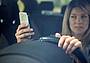 diritto_disconnessione_donna_auto_cellulare_canva
