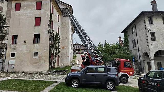Vigili del fuoco - controllo edifici durante l'esercitazione