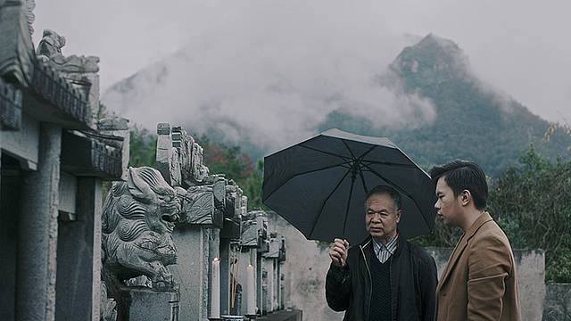 “Where the Leaves Fall” di Xin Alessandro Zheng (Italia, 2020, 16’) 2 “Where the Leaves Fall” di Xin Alessandro Zheng (Italia, 2020, 16’) 2