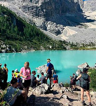 Il lago del Sorapiss in una normale giornata estiva Il lago del Sorapiss in una normale giornata estiva