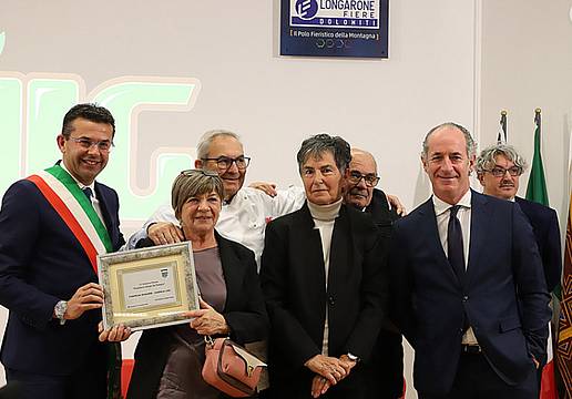 LONGARONE – La consegna del Premio Giorgio De Pellegrin alla famiglia Ongaro di Caorle.