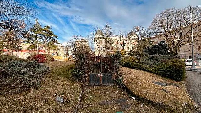 L'ex albergo diurno in piazzale Cesare Battisti