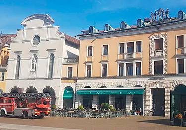 Le coperture saltate sugli edifici della piazza dei Martiri Le coperture saltate sugli edifici della piazza dei Martiri