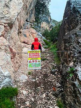 Ferrata Berti - bloccati i tre accessi 4
