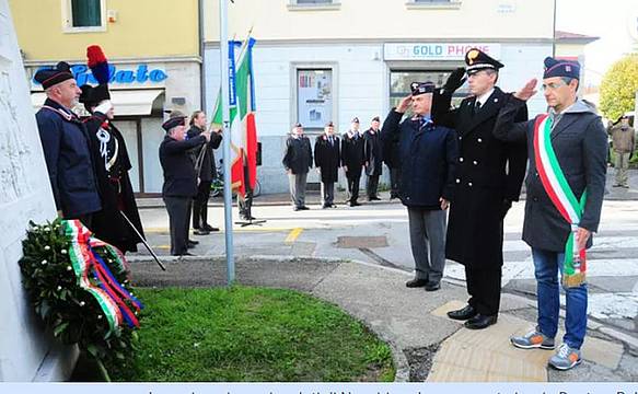 La cerimonia per i caduti di Nassiriya al monumento in via Dante a Belluno La cerimonia per i caduti di Nassiriya al monumento in via Dante a Belluno