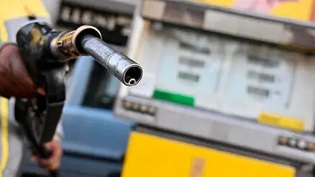 Un distributore di benzina Un distributore di benzina