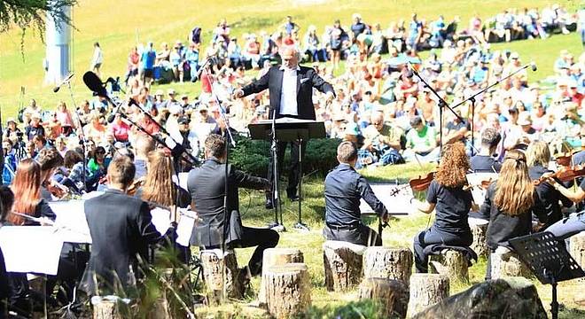 concerto al bosco degli Artisti dedicato alle vittime della Marmolada