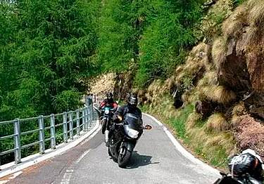 Motociclisti sulle strade bellunesi Motociclisti sulle strade bellunesi