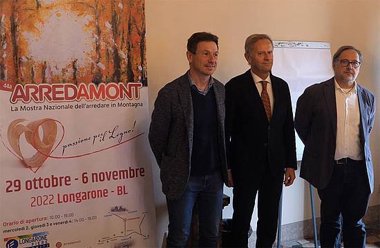 Da sinistra Damiano Burigo Centro Formazione di Sedico - Gian Angelo Bellati presidente Longarone Fiere Dolomiti ed Ernesto Contessa della Consociazione tappezzieri e arredatori
