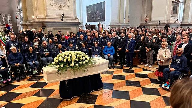 Santa Giustina gremita per i funerali del campione