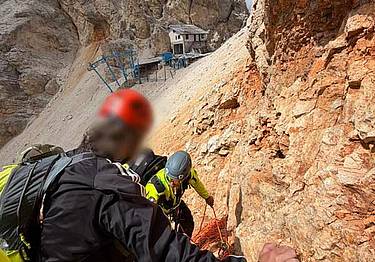 incrodato sotto Forcella Staunies, vicino al vecchio arrivo degli impianti all'ex Rifugio Lorenzi incrodato sotto Forcella Staunies, vicino al vecchio arrivo degli impianti all'ex Rifugio Lorenzi
