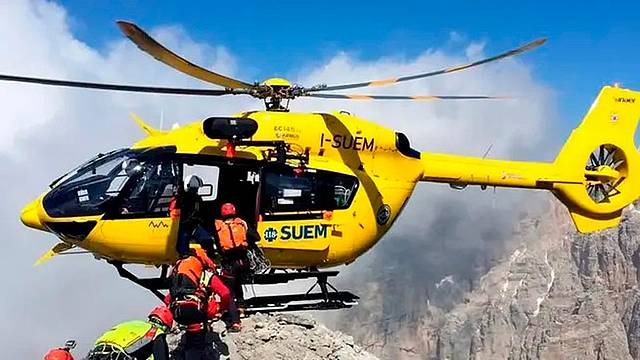 Dal Corriere delle Alpi - Il soccorso alpino in azione Dal Corriere delle Alpi - Il soccorso alpino in azione