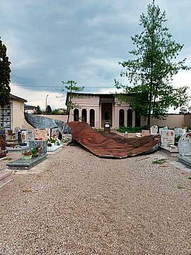 Belluno - temporale e forte vento, scoperchiata parte del cimitero di Prade Belluno - temporale e forte vento, scoperchiata parte del cimitero di Prade
