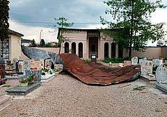 Belluno - temporale e forte vento, scoperchiata parte del cimitero di Prade Belluno - temporale e forte vento, scoperchiata parte del cimitero di Prade