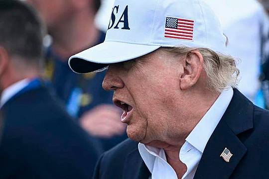 Trump frena Zelensky, -Non attaccare le raffinerie- Trump frena Zelensky, -Non attaccare le raffinerie-