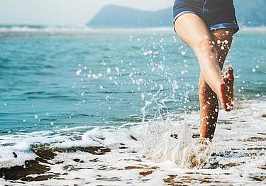 Ragazza al mare - (Foto 123RF) Ragazza al mare - (Foto 123RF)