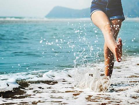 Ragazza al mare - (Foto 123RF) Ragazza al mare - (Foto 123RF)