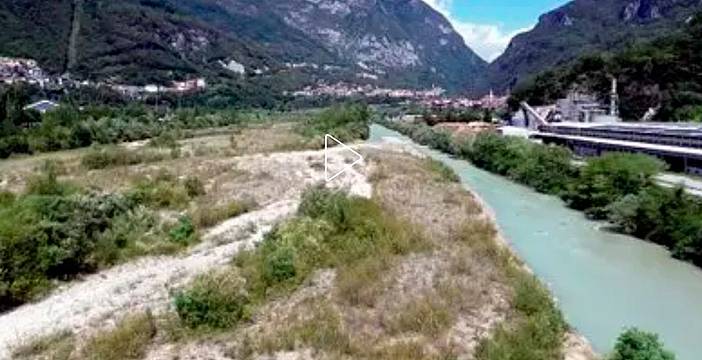 Il Piave in secca, visto dal drone - il letto è prosciugato per tre quarti