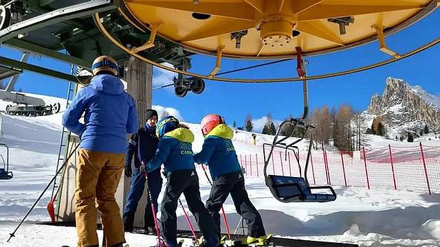 Giovani-sciatori-sugli-impianti-Ista-a-Cortina---foto-Francesco-Dal-Mas