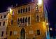 Palazzo-rosso-illuminato