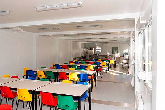 L'interno della nuova mensa scolastica donata dalla Vianini Lavori al Comune di Valle