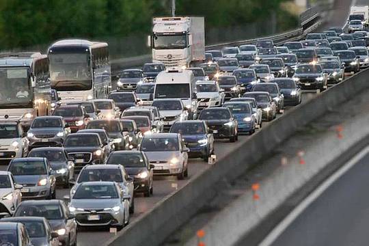 Traffico in autostrada - (Ipa) Traffico in autostrada - (Ipa)