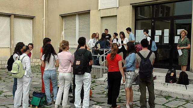 Studenti prima dell’esame di maturità