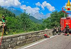 Il capretto salvato dai vigili del fuoco di Agordo
