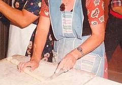 La produzioni di gnocchi in una foto dell'epoca La produzioni di gnocchi in una foto dell'epoca