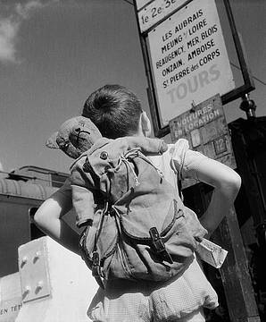 Willy-Ronis-Vincent-sur-la-route-des-vacances-1946--