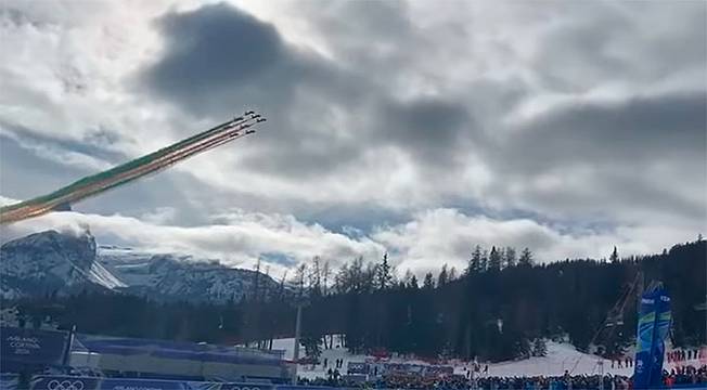 Il sorvolo delle Frecce Tricolori sulle Olimpiadi di Cortina - Fotogramma tratto dal video